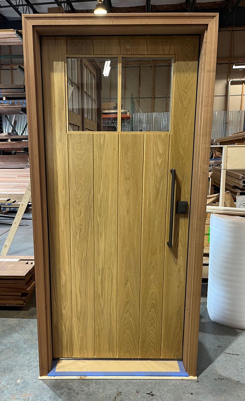 Avalos #28461
White oak flush planked door
Finished in clear