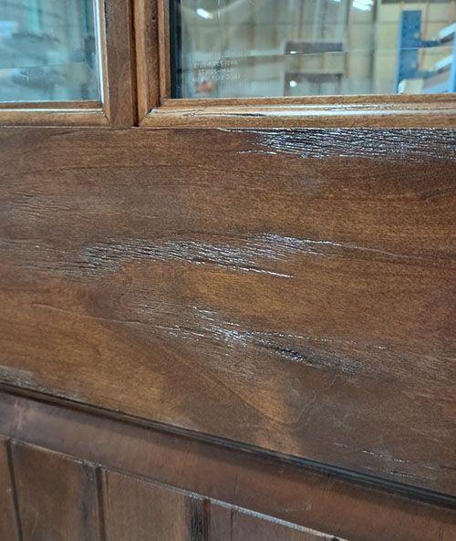 Rigilano #28378
Knotty alder with hand distressing & beveled glass
Finished in Chappo