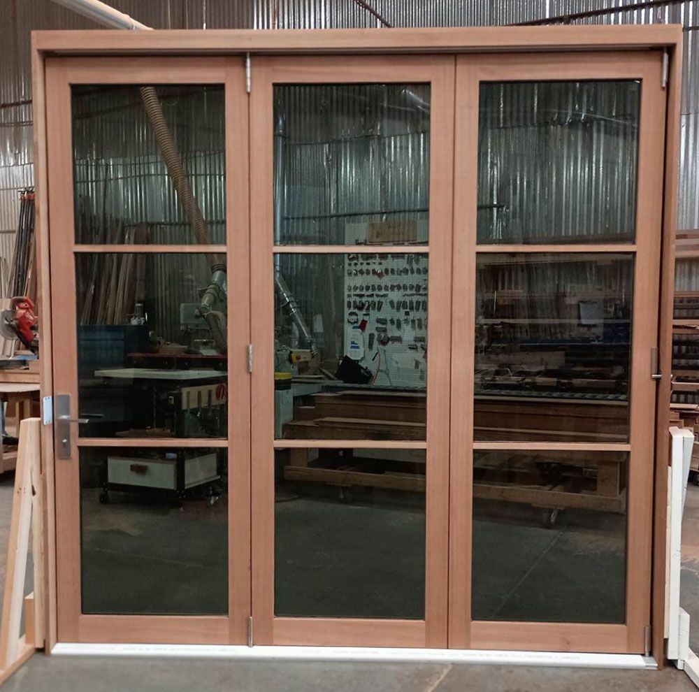 Purcell #28894
Mahogany folding door unit
Graylite II glass
Hoppe multi-point lock system
Maryland