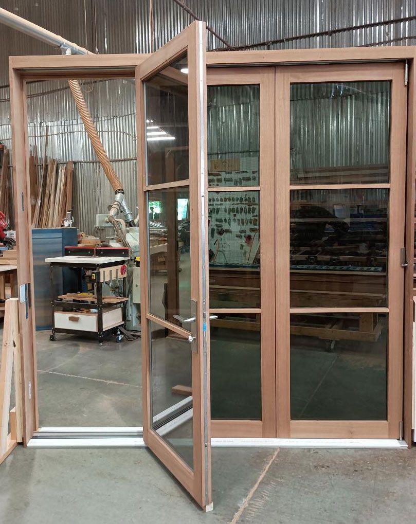 Purcell #28894
Mahogany folding door unit
Graylite II glass
Hoppe multi-point lock system
Maryland