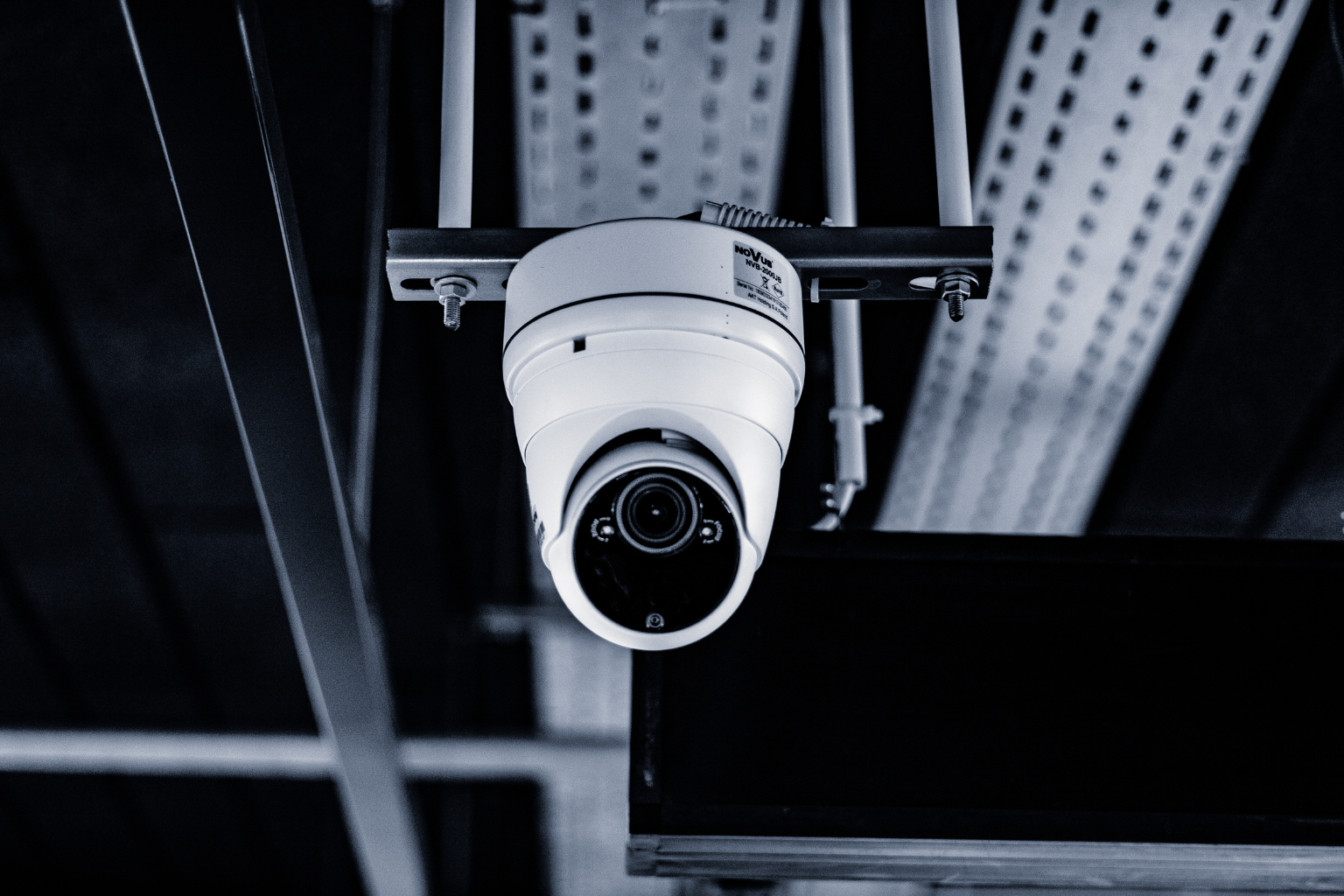 Soluciones en seguridad electrónica de Sevicol: cámaras, alarmas, monitoreo e IA