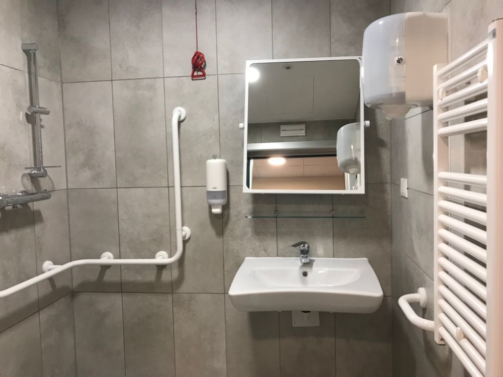 bagno appena costruito in casa di riposo