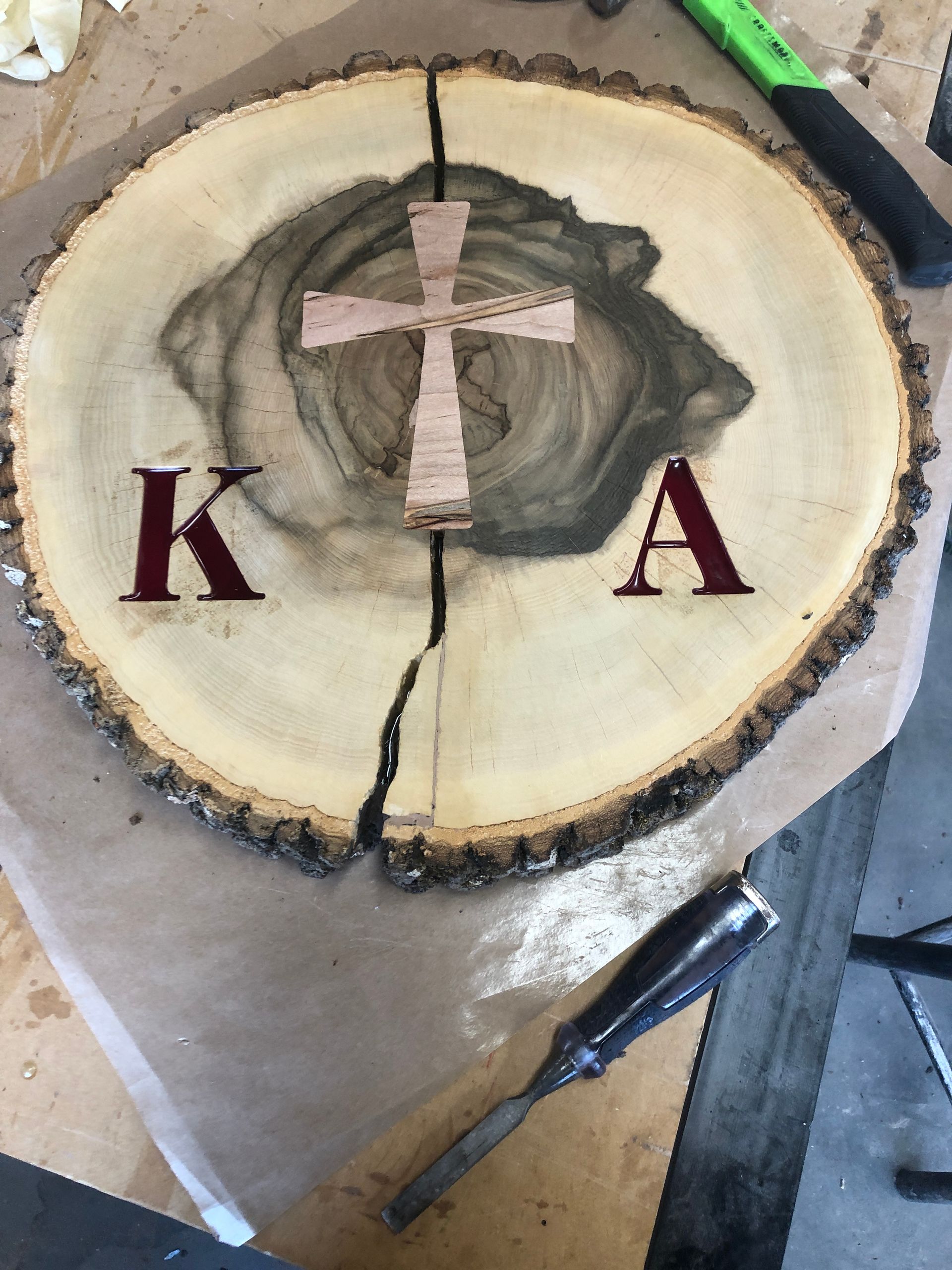 A piece of wood with the letters k and a on it