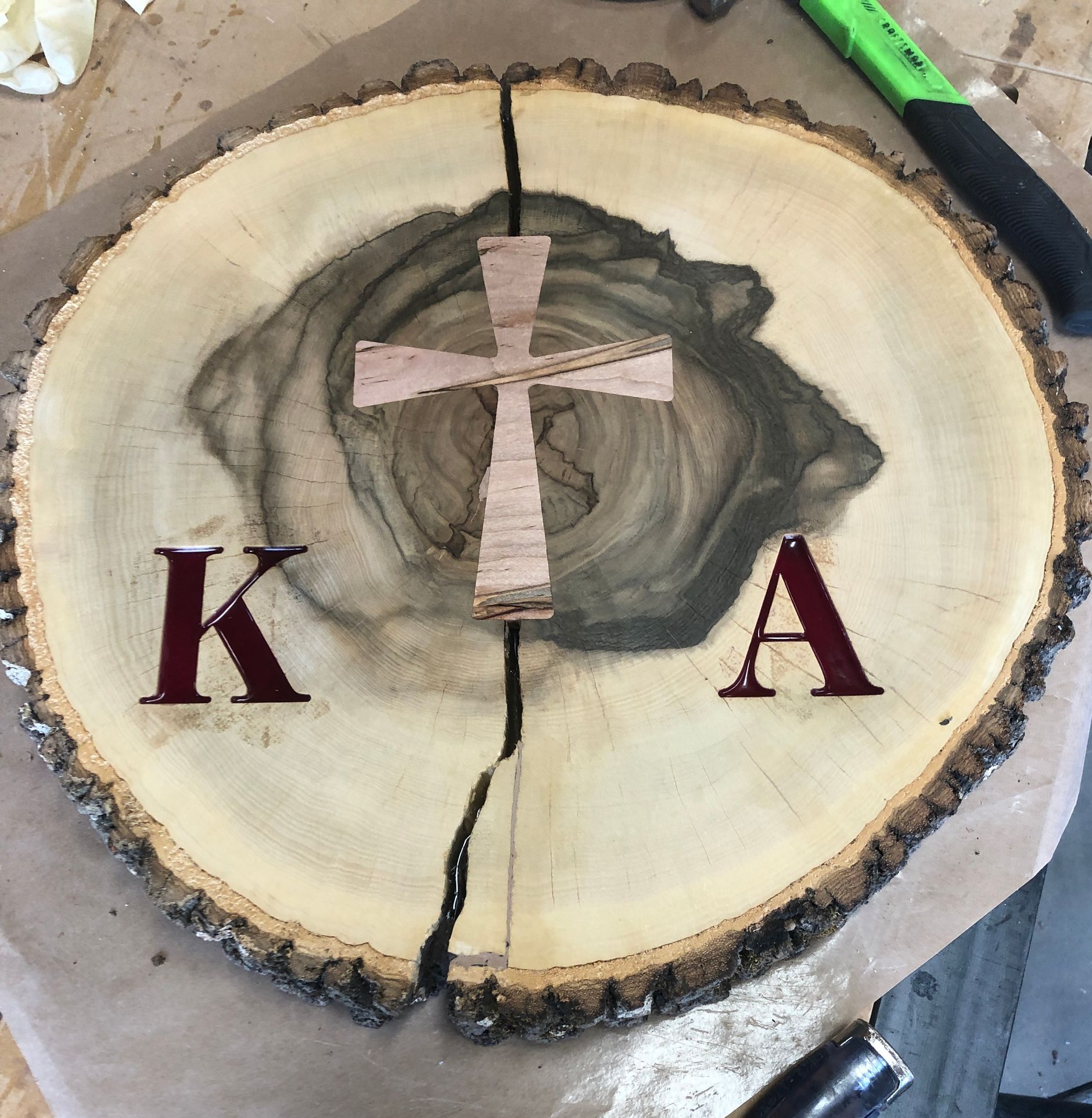 A piece of wood with the letters k and a on it