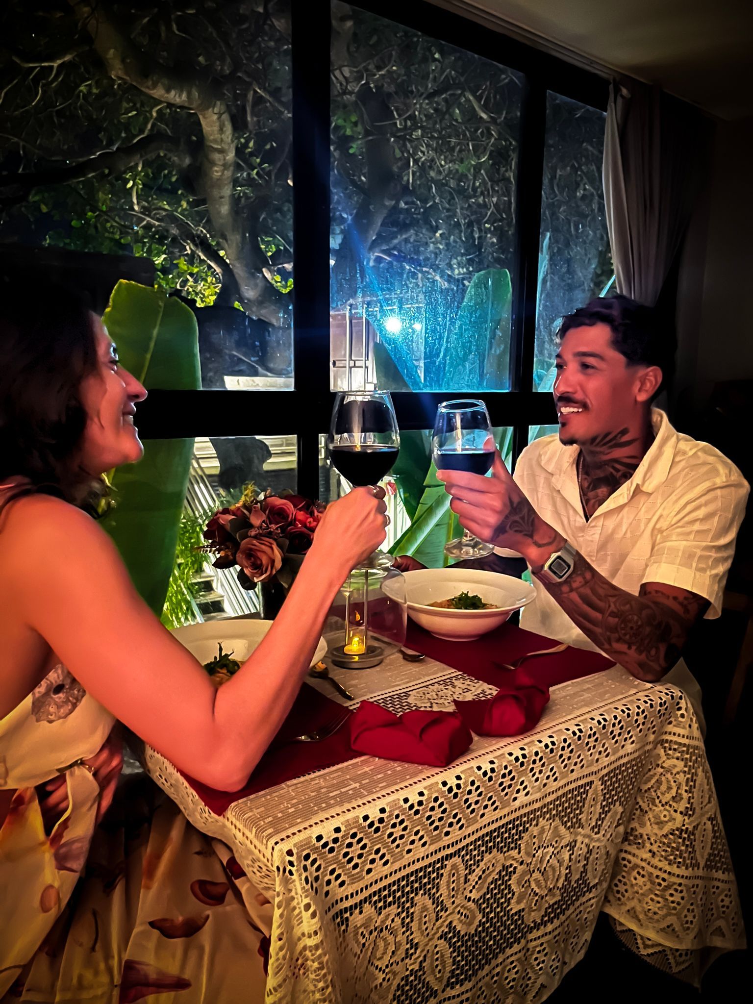 Jantar romântico na Pousada Unaí em Porto de Galinhas, preparado em ambiente charmoso.