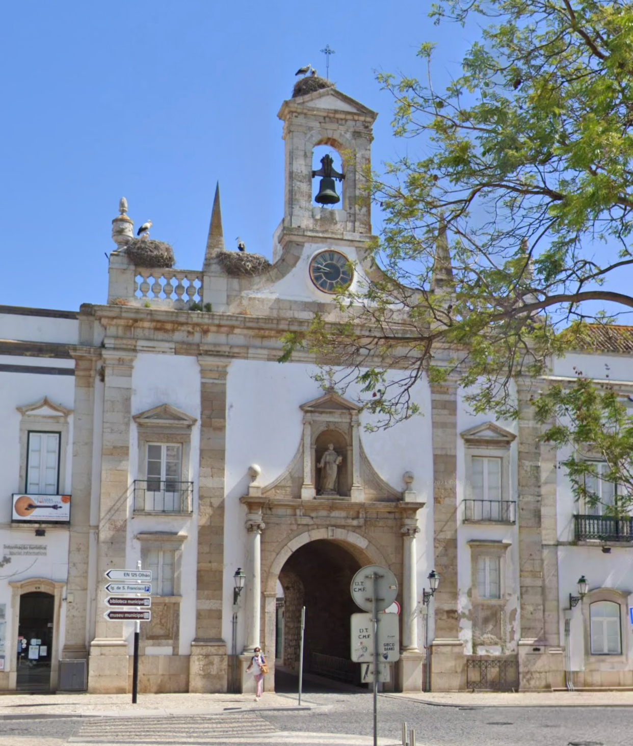 Arco da Vila by Google Earth