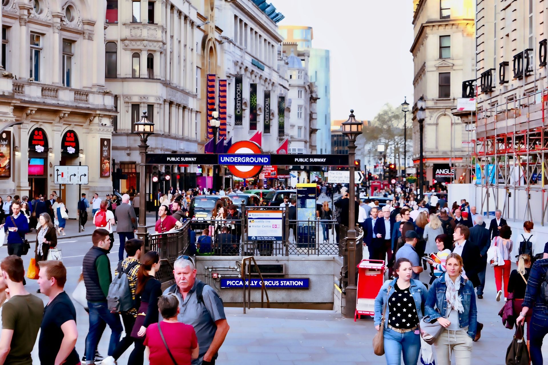 Avoid Tourist Scams