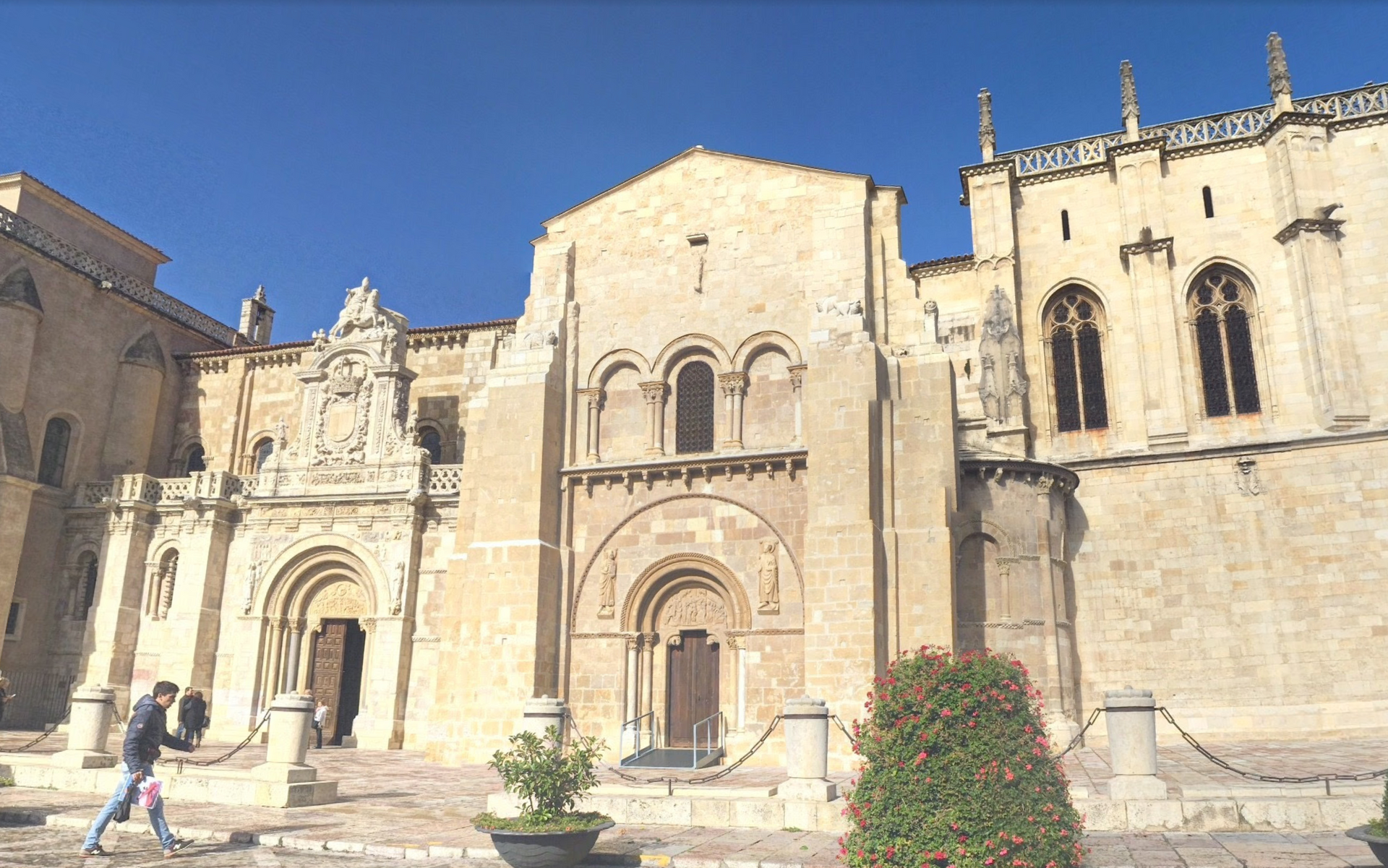 Basílica de San Isidoro by Google Earth