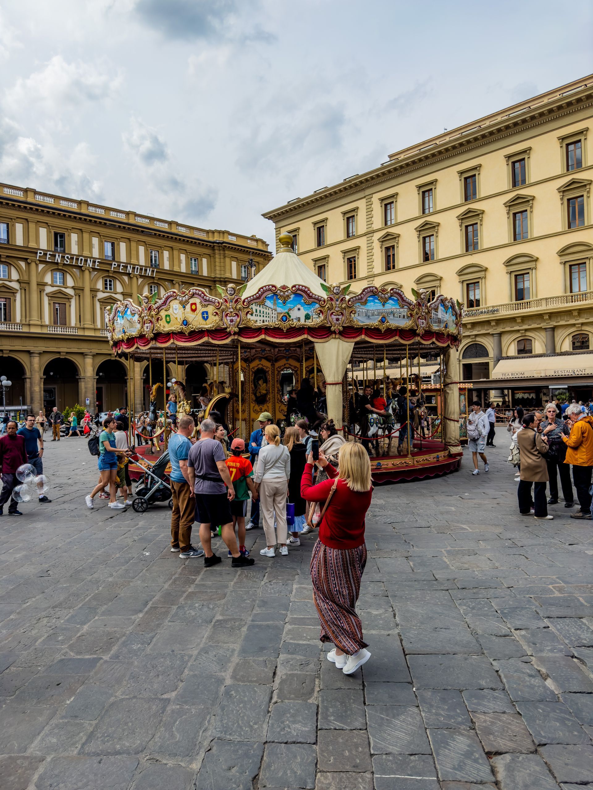 Carrusel Toscano antiguo in Piazza Republica Florence