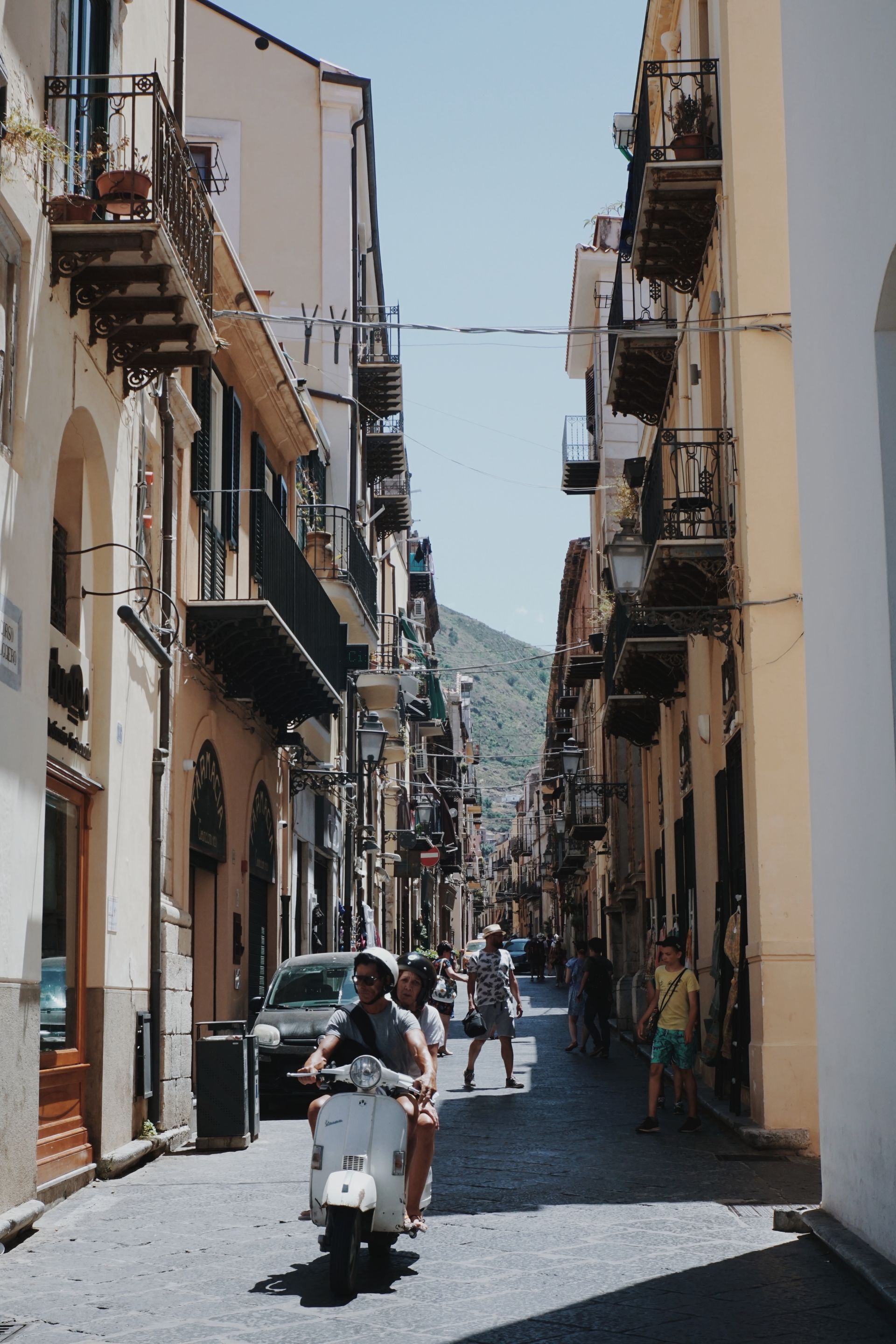 Cefalù's Historical Streets and Alleys