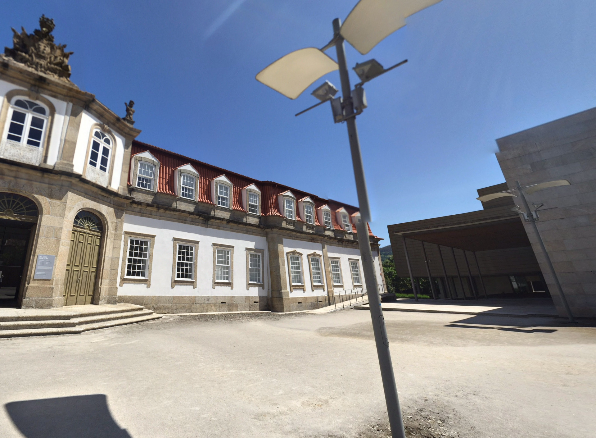 Centro Cultural Vila Flor by Google Earth