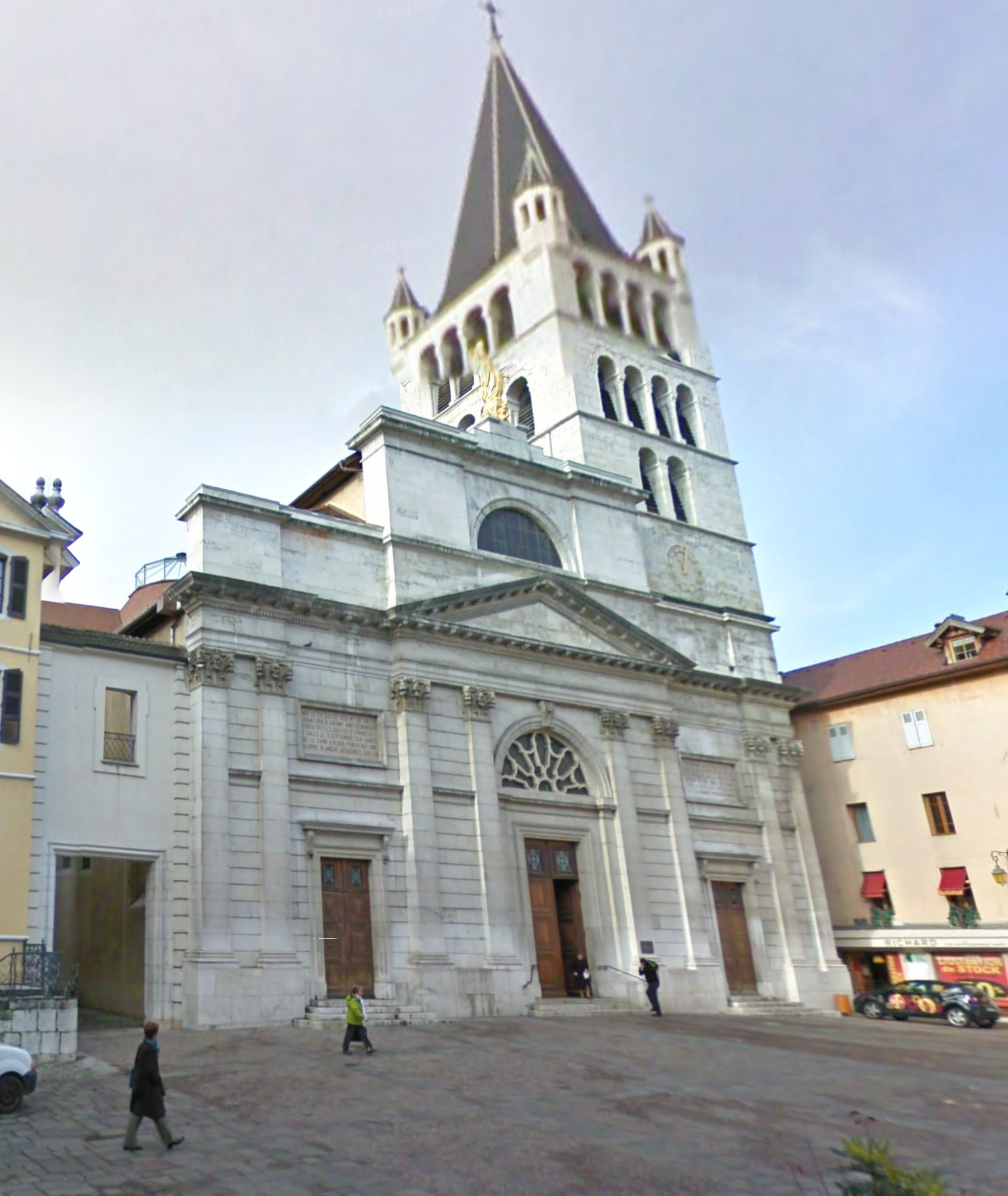 Église Notre Dame de Liesse by Google Earth