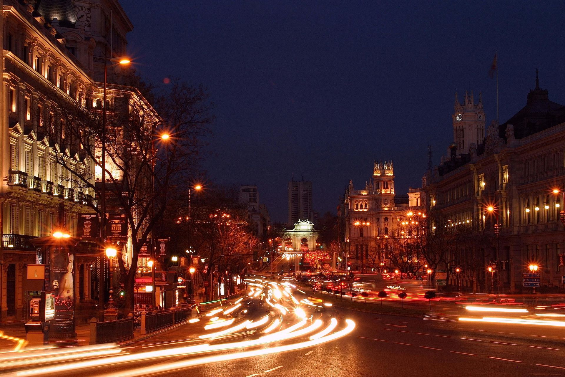 Gran Via’s shops and nightclubs