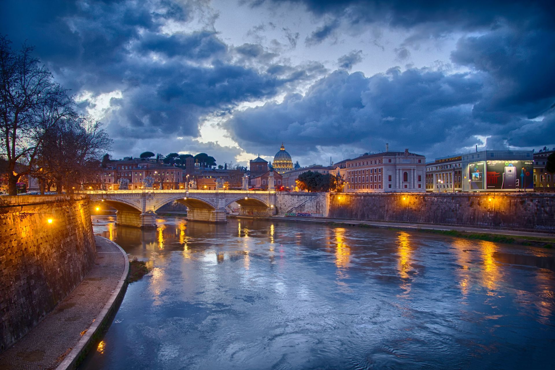 Lungo il Tevere: Estate