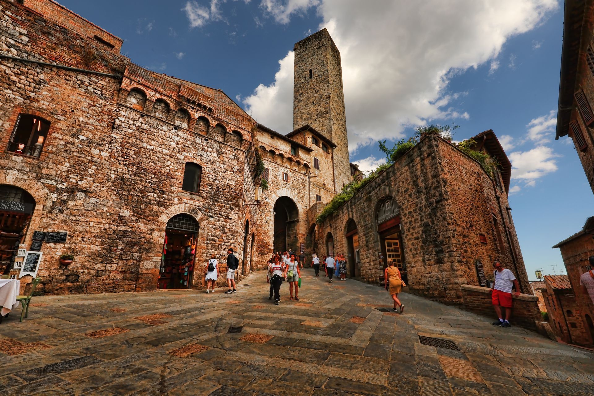 Piazza della Cisterna