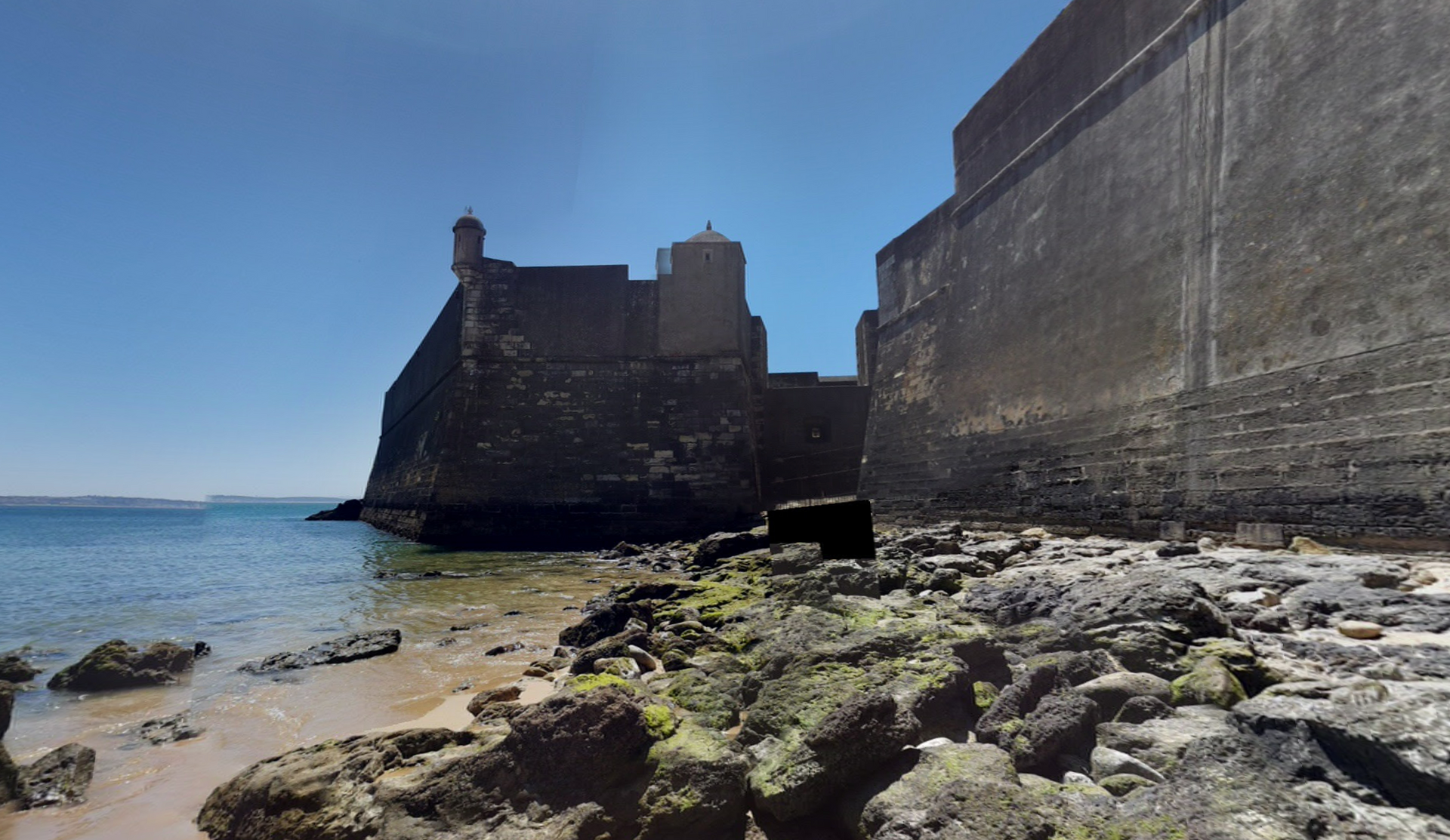 Praia da Torre Beach by Google Earth