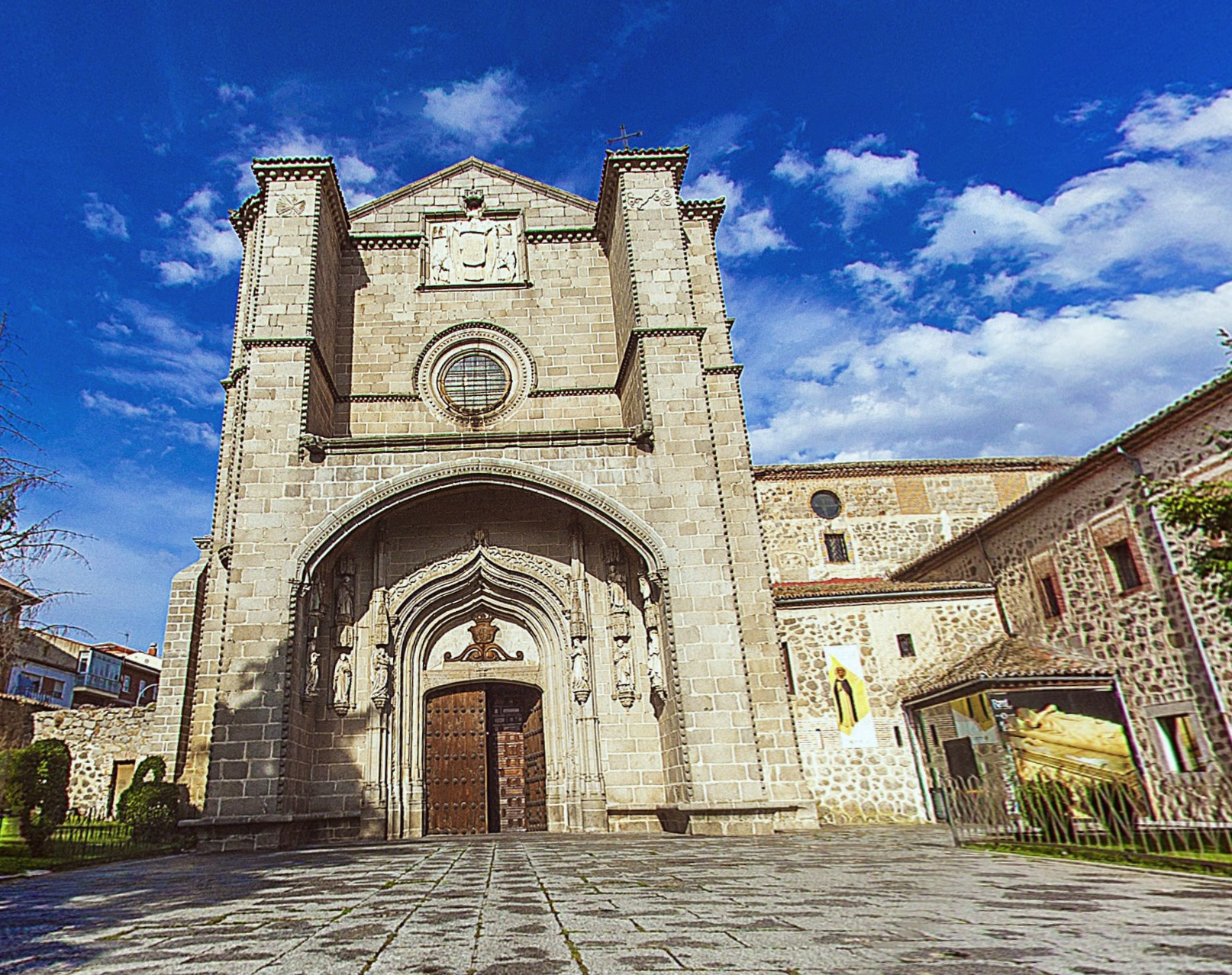 Real Monasterio de Santo Tomás by Google Earth
