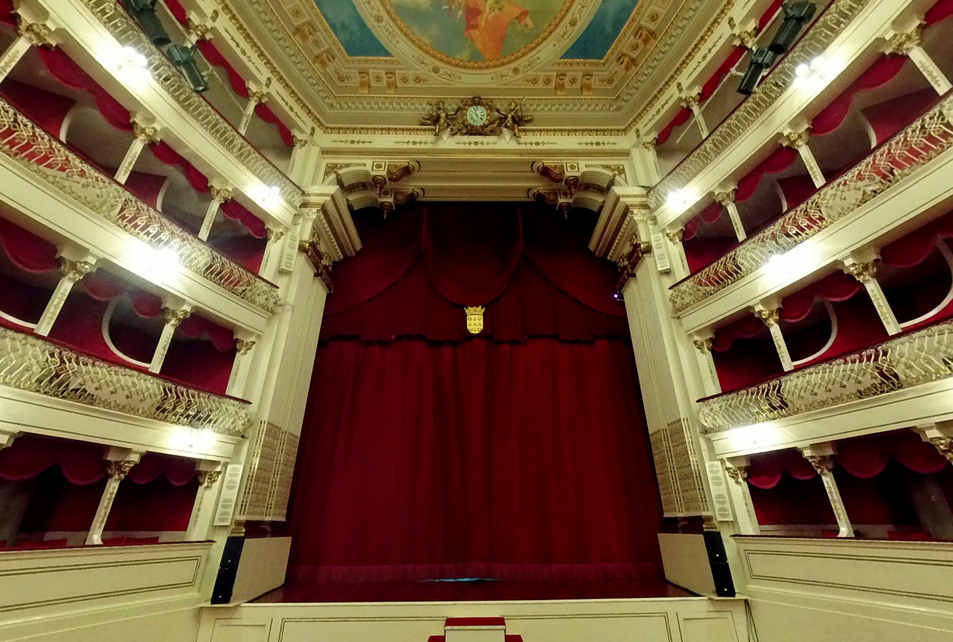 Teatro Municipal Baltazar Dias by Google Earth