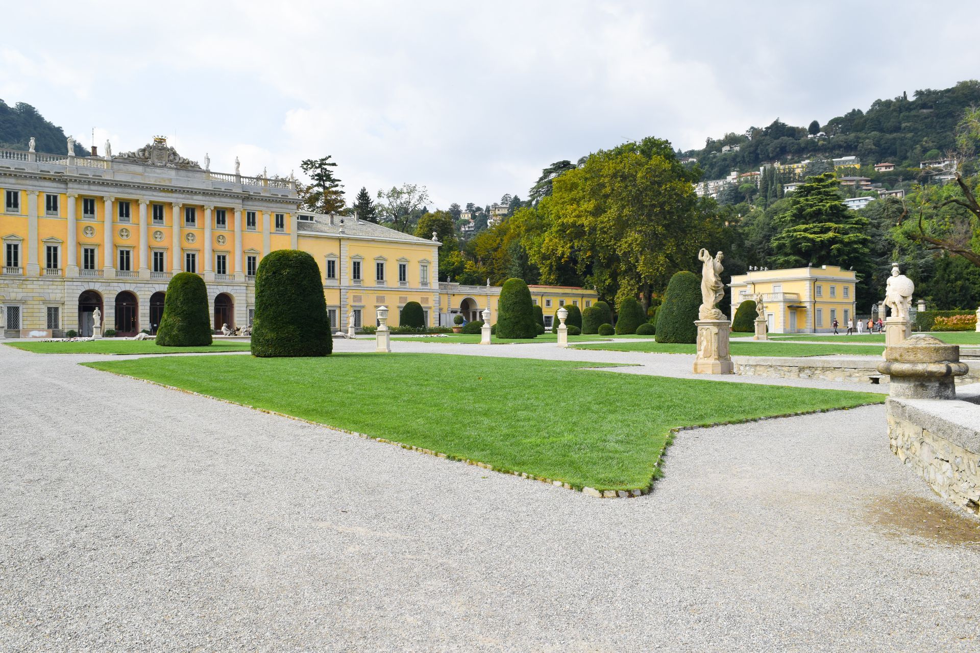 Villa Olmo's Green Oasis