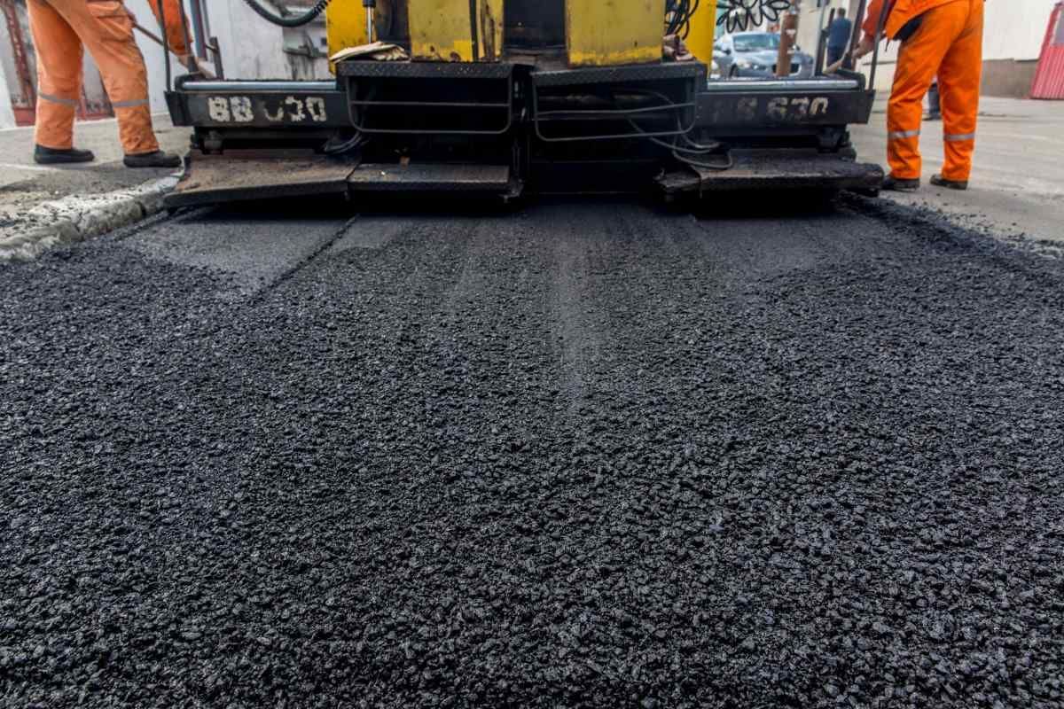 What Are Asphalt Pavers and Benefits