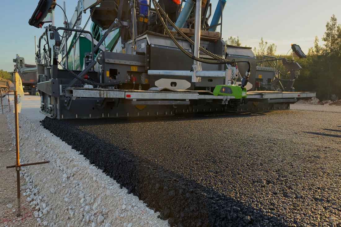 Innovative asphalt paving techniques for Durable and Eco-Friendly Roads 