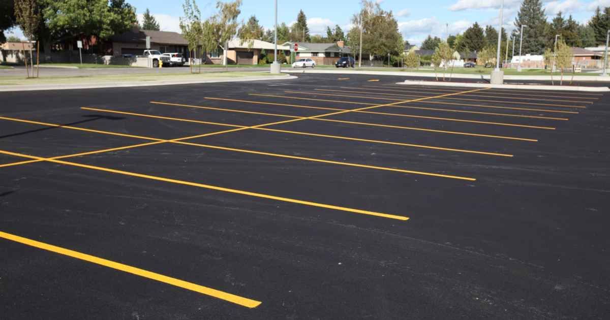 Tips for Maintaining Your Asphalt Parking Lot in Chicago