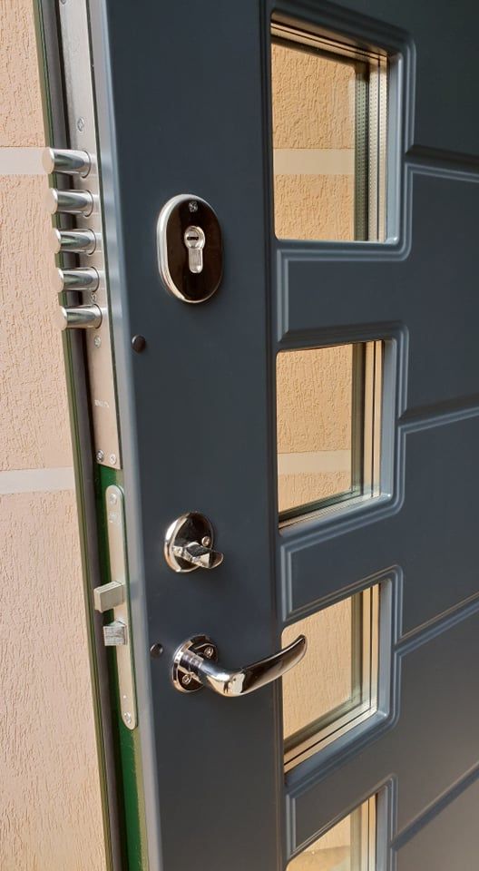 Lauko, šarvo, plastikinės durys