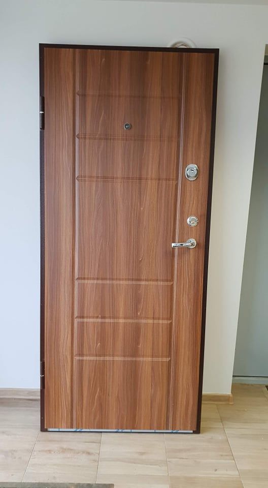 Lauko, šarvo, plastikinės durys