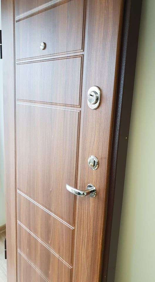 Lauko, šarvo, plastikinės durys