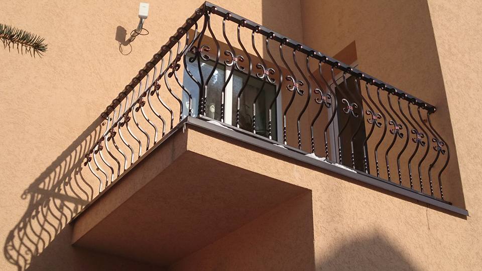 Prancūziški balkonų turėklai