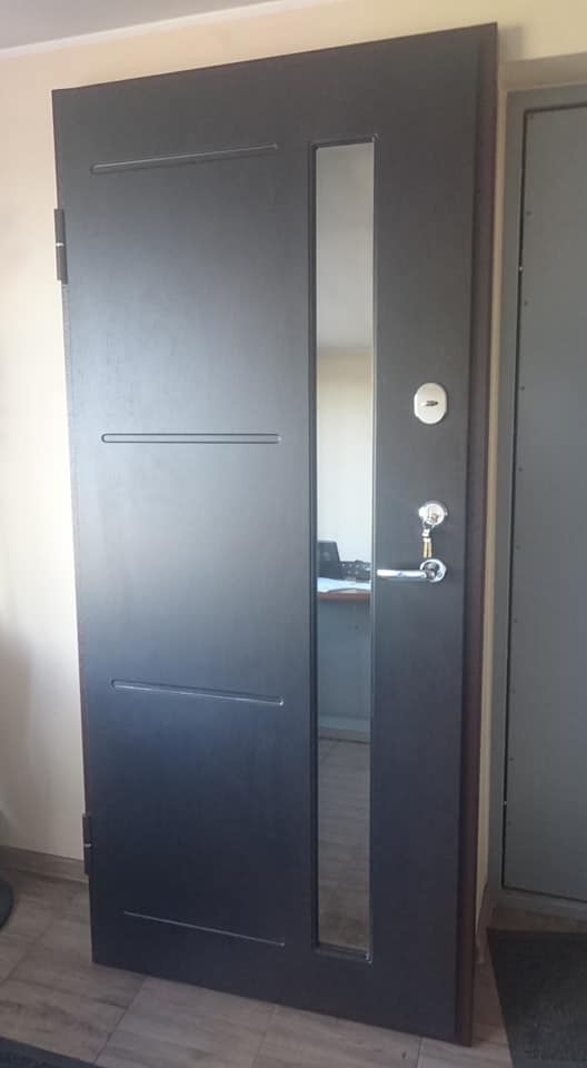 Lauko, šarvo, plastikinės durys