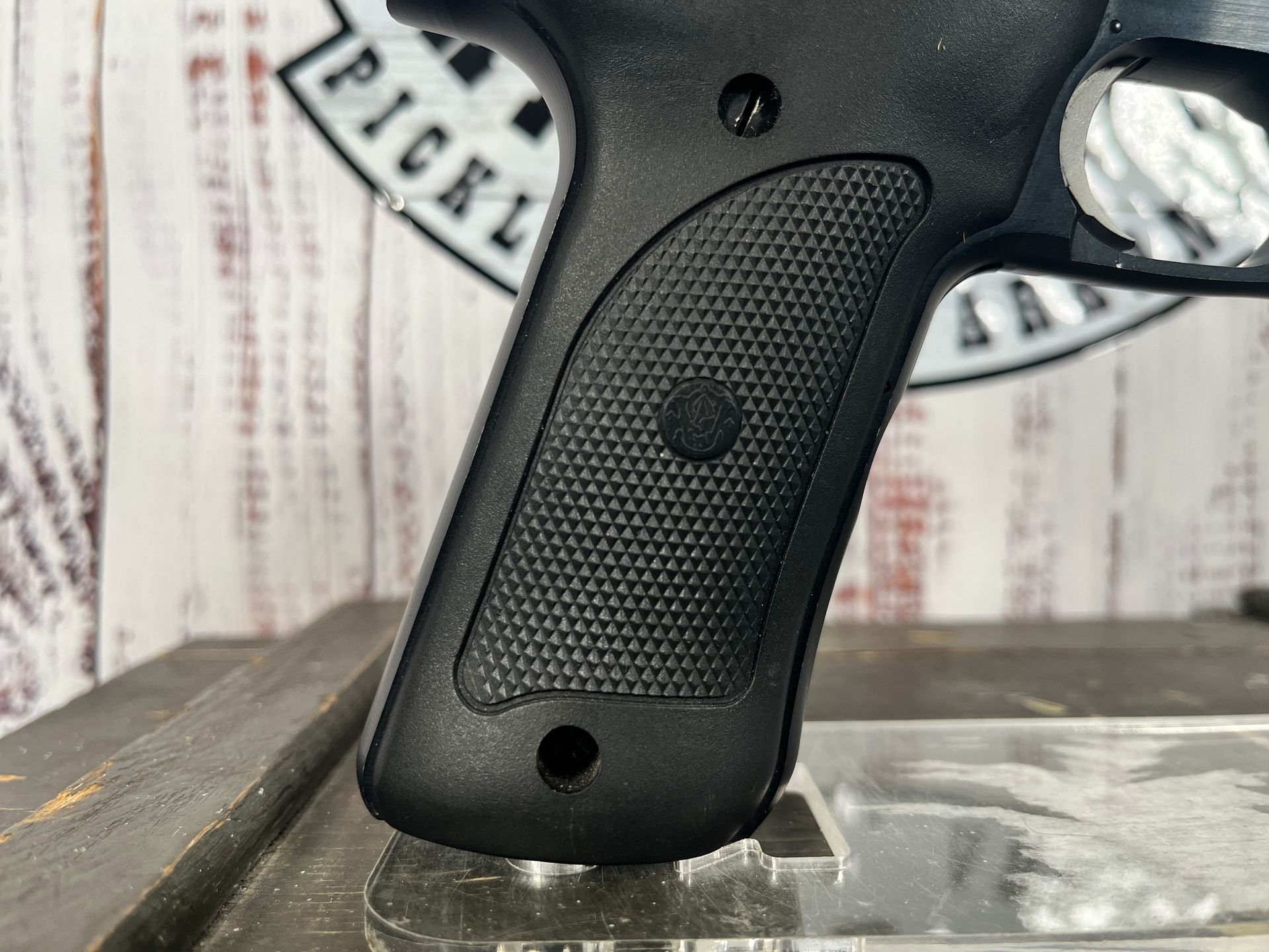 Smith & Wesson Model 422 .22LR w/ Threaded Barrel