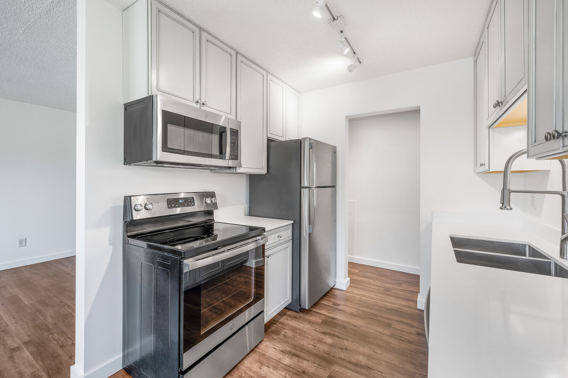 Golden Valley Road Apartments