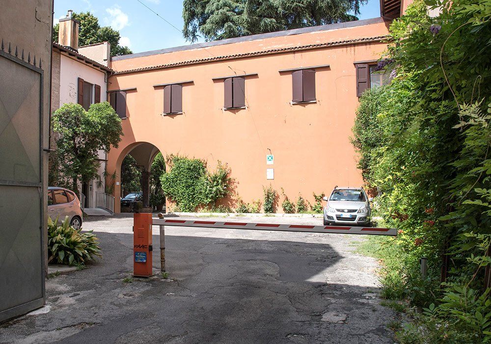 Casa di riposo con parcheggio