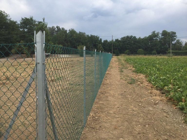 Recinzione in maglia metallica per terreno