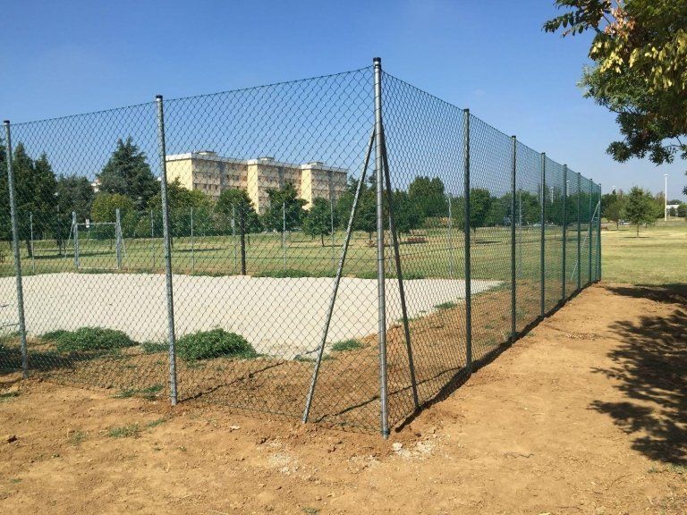 Recinzione in maglia metallica per campo da tennis