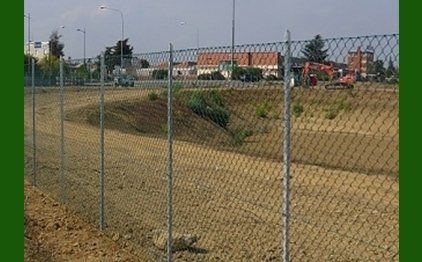 Recinzione in maglia metallica per campo