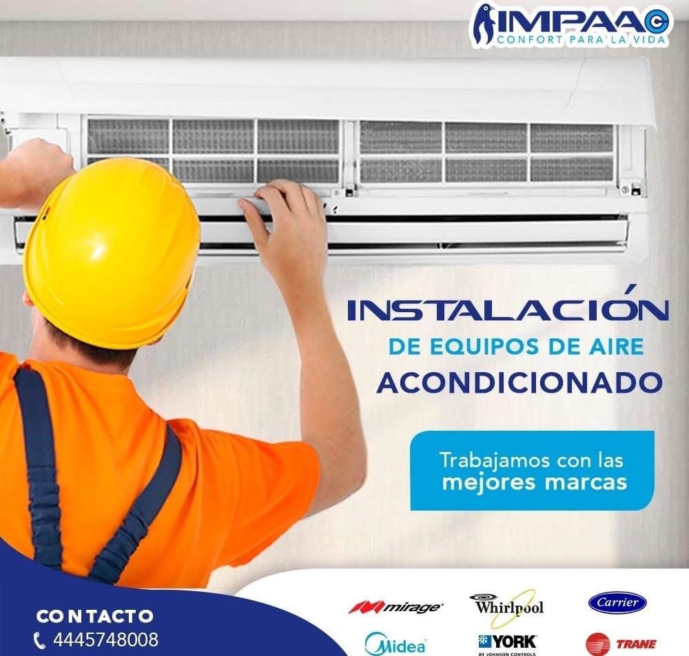 Un técnico con casco y camisa naranja instala un aire acondicionado de pared. Información de contacto y logotipo de IMPAA a continuación.