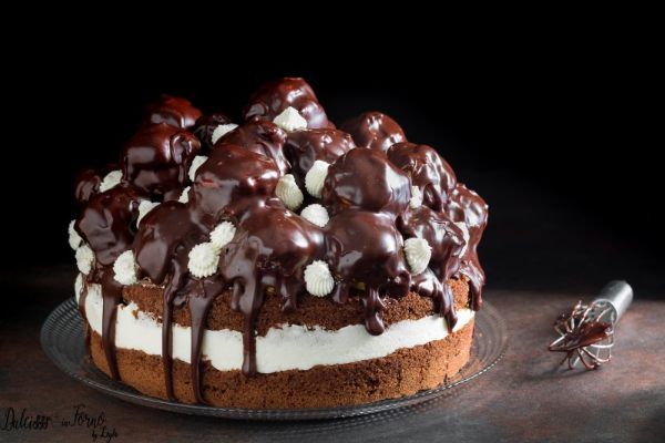 Torta con panna e cioccolato