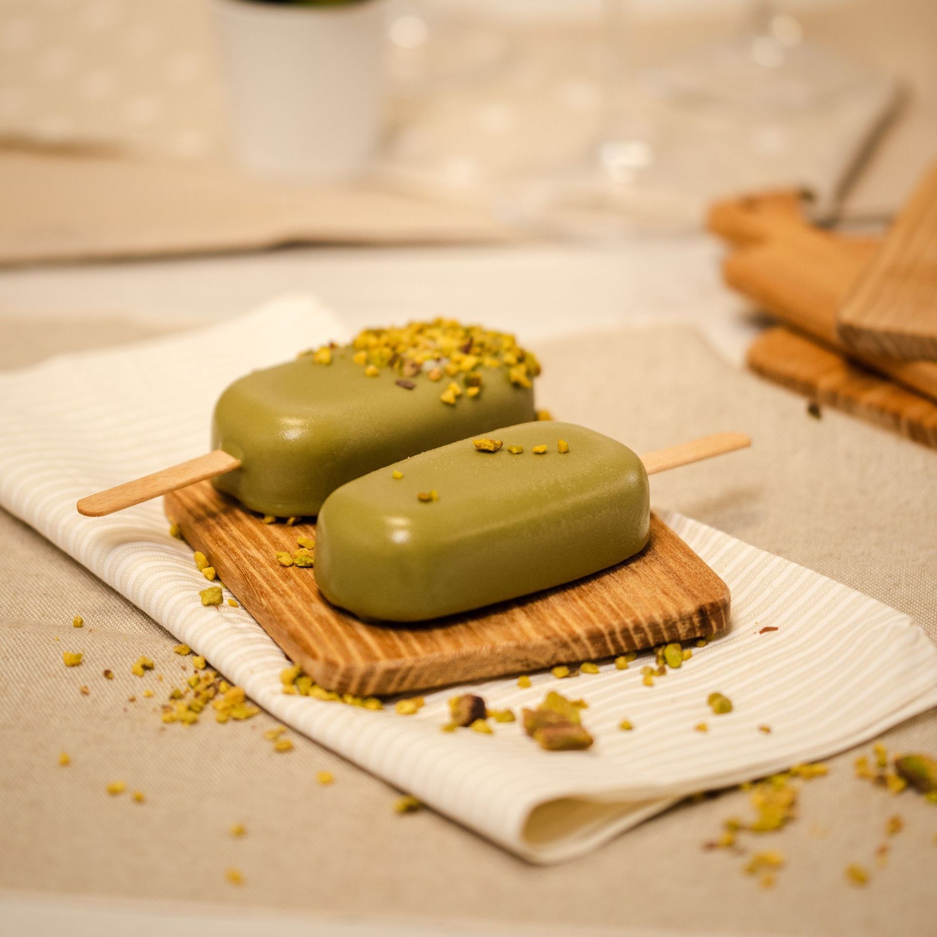 Vaschetta di gelato cioccolato e lamponi