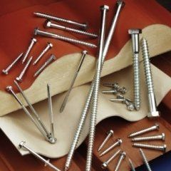 Chiodi e viti per bricolage