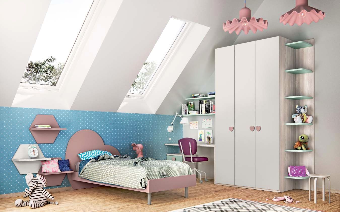 Una camera da letto con un letto, un armadio, una scrivania e degli scaffali.