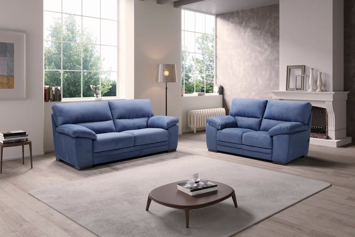 Un soggiorno con due divani blu e un tavolino.