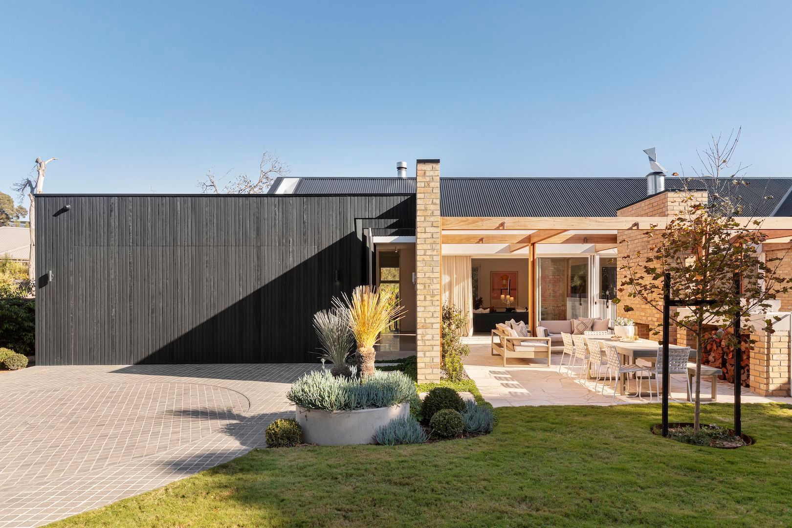 Cobblestones Gallery 01