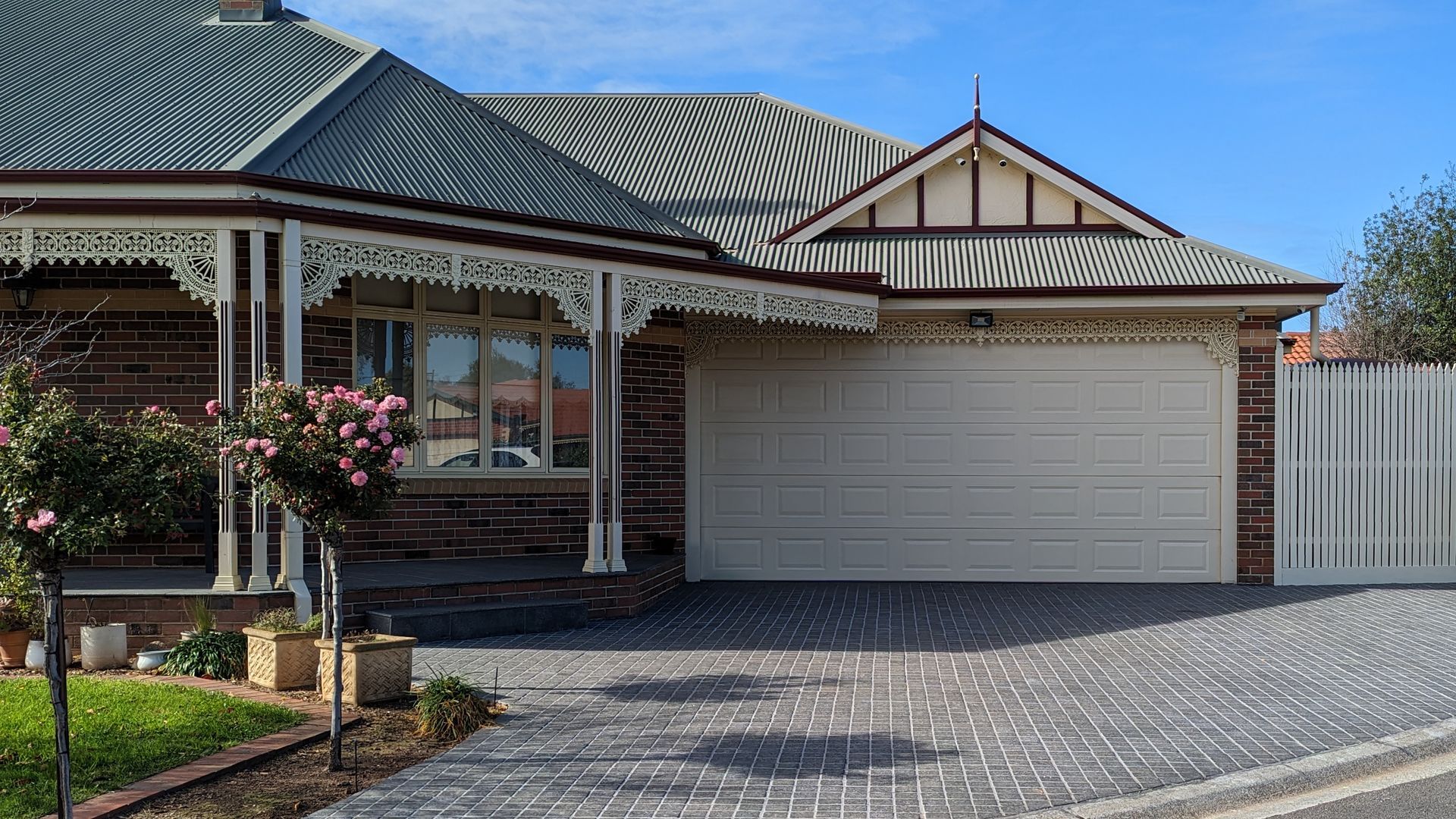 Cobblestones Gallery 06