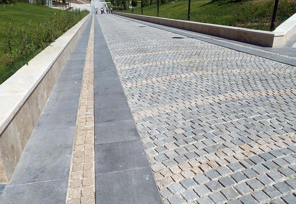 Cobblestones Gallery 08