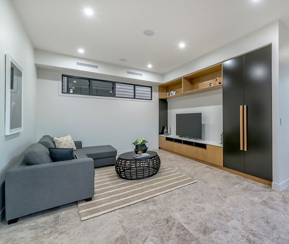 Limestone Gallery 44