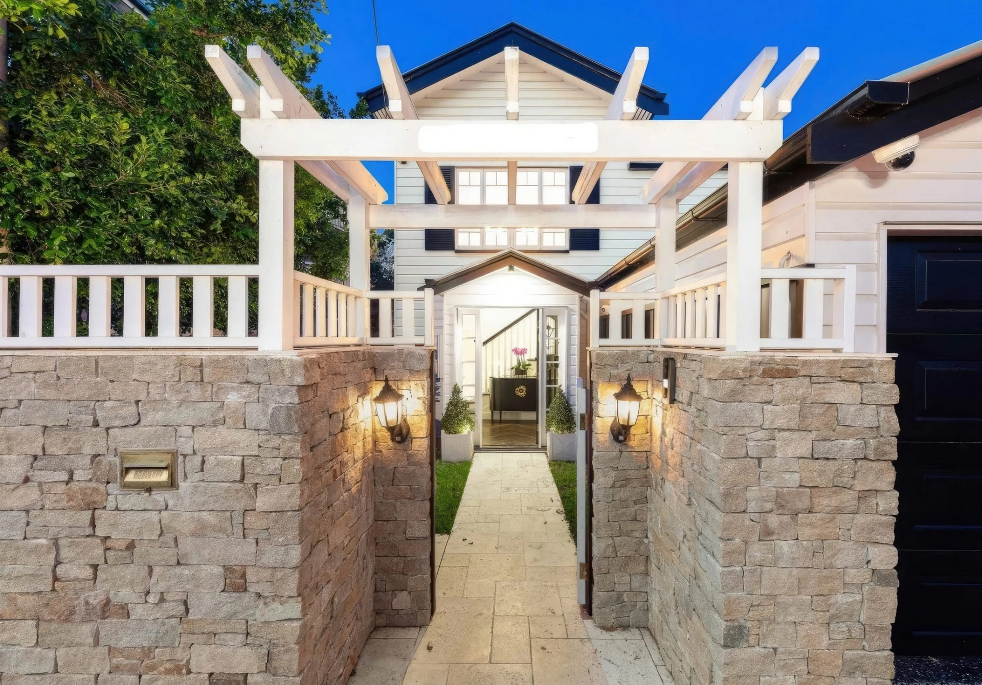 Dorado - Captivating Gold