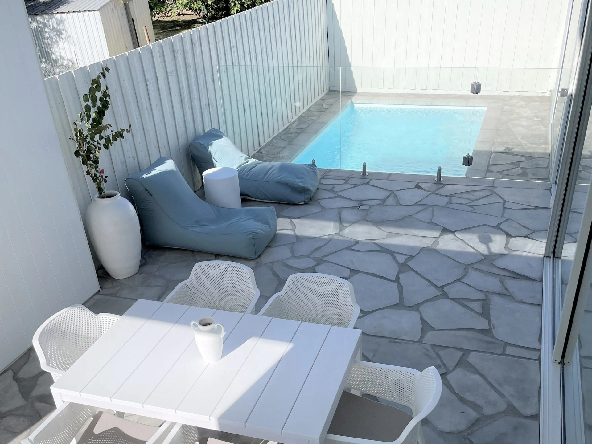 London Grey (sandblasted) - Natural Splendor