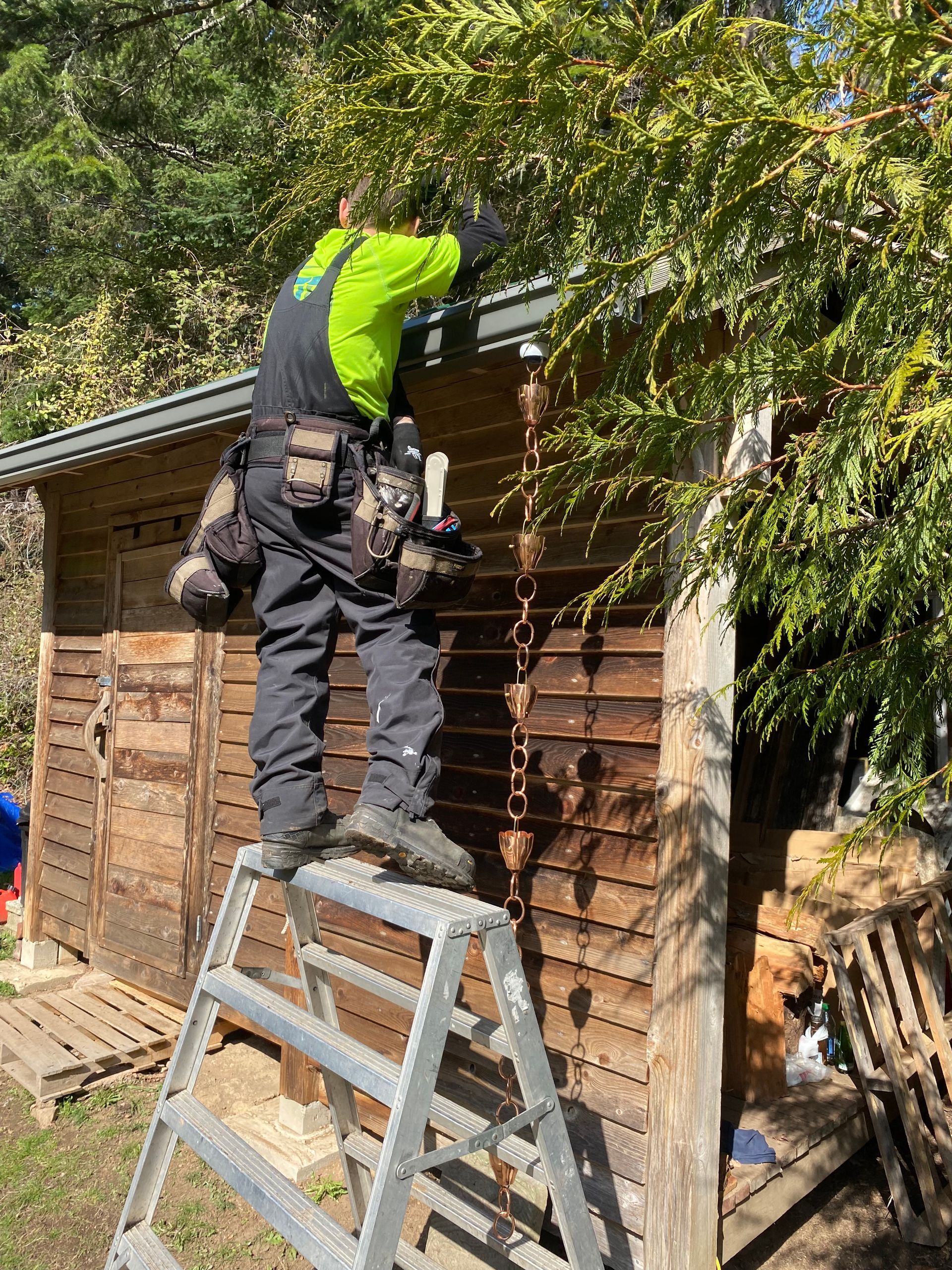 worker installing gutter pipeline
